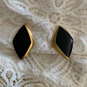 Vintage Estate TRIFARI Black Gold Plated Triangle Clip Earrings Women’s Jewelry
